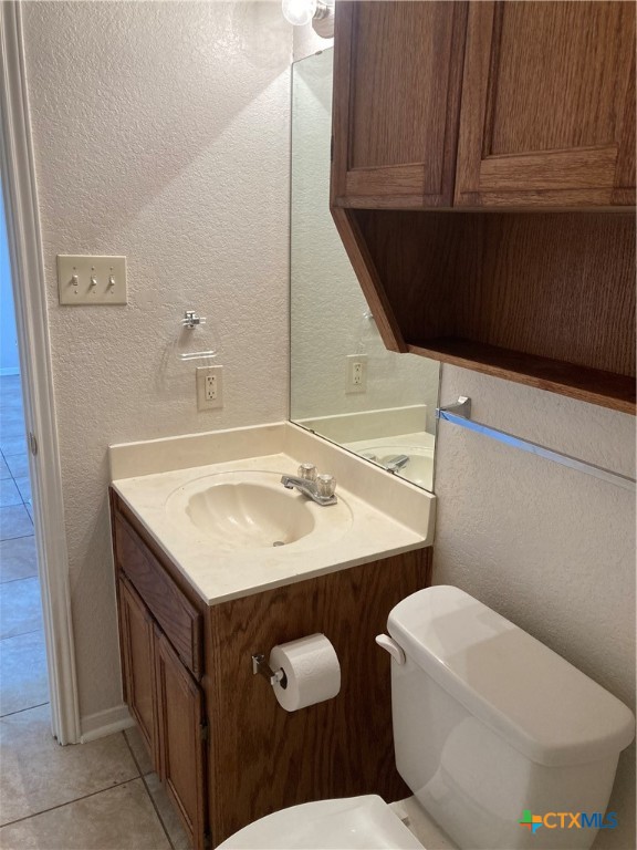 1401 Windward Drive, Unit B Killeen, TX 76543 - Photo 15 of 21 a bathroom with a toilet sink and mirror