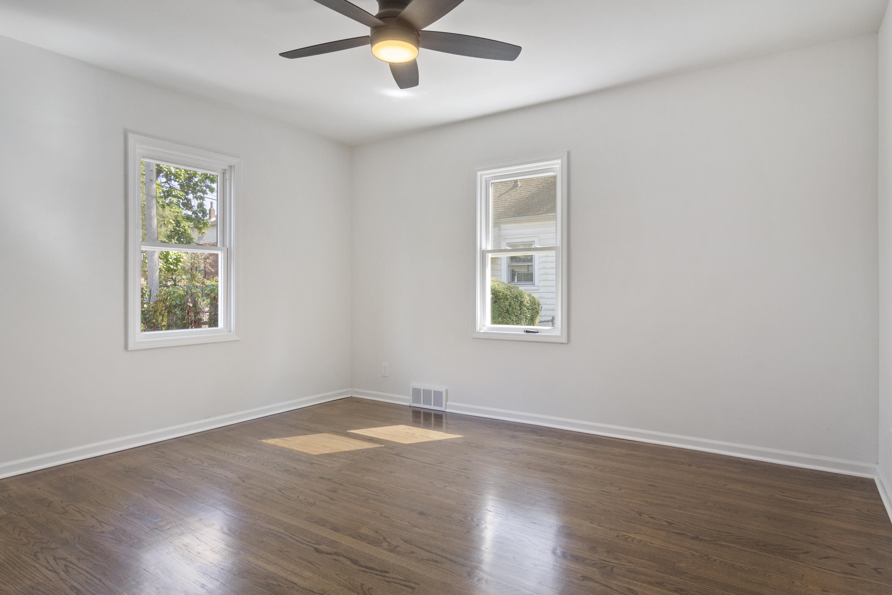 821 Hayes Street Gary, IN 46404 - Photo 17 of 27 3000x2000