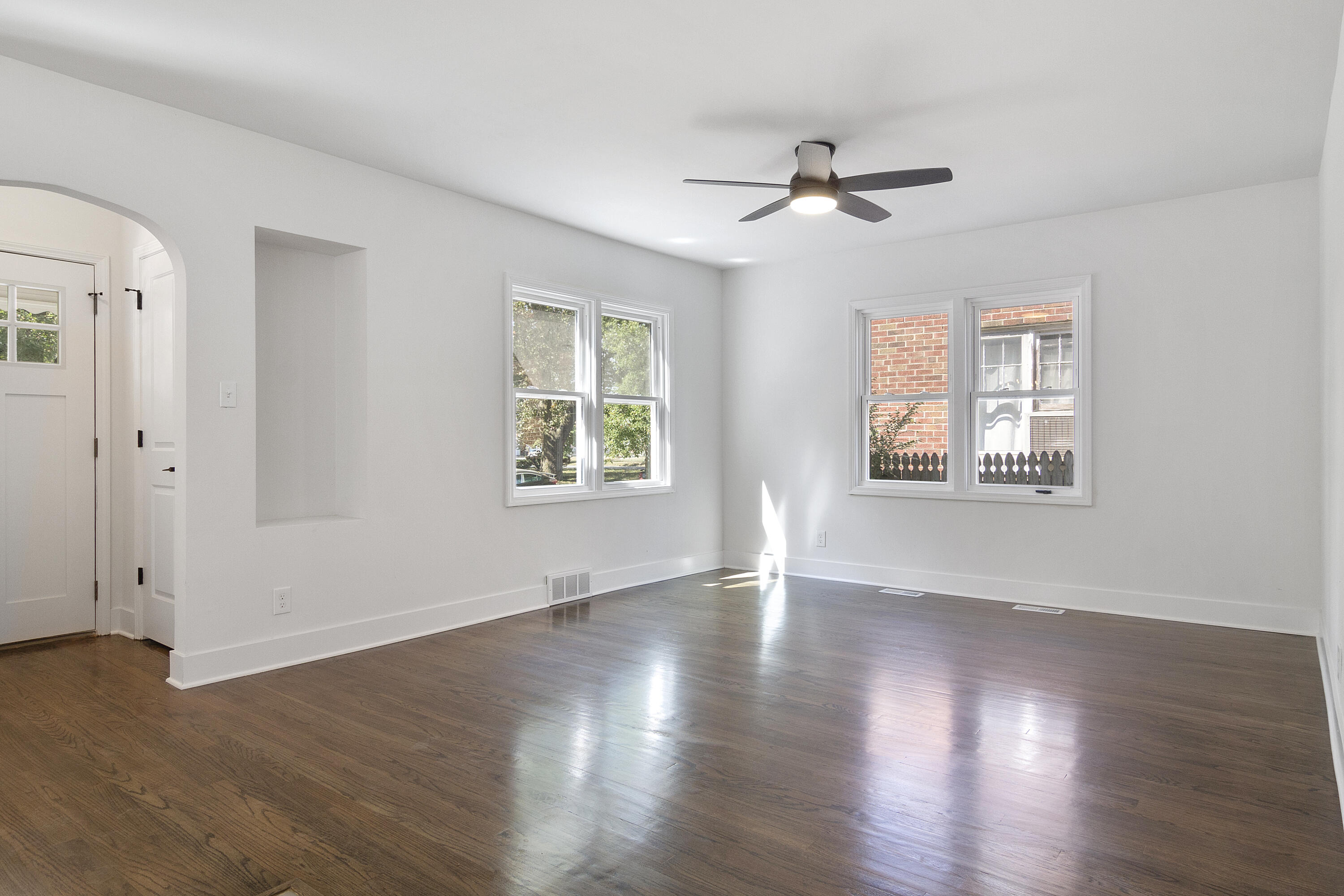 821 Hayes Street Gary, IN 46404 - Photo 8 of 27 3000x2000