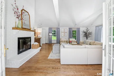 $1,750,000 | 15 Hull Place, Ridgefield, CT 06877