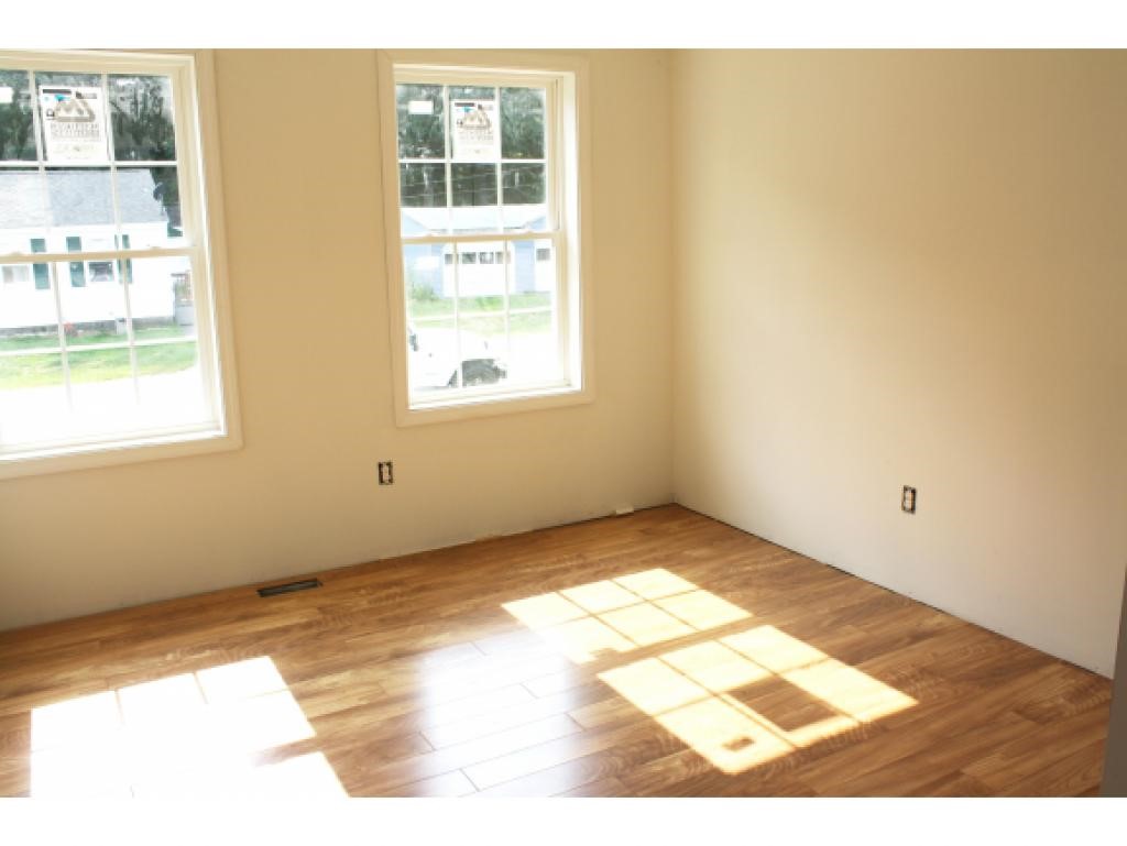 8 State Street Rochester, NH 03867 - Photo 5 of 8