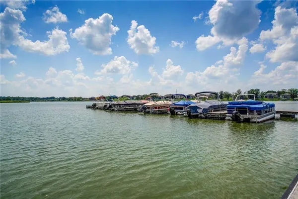 $449,950 | 807 Glenn Circle, Raymore, MO 64083