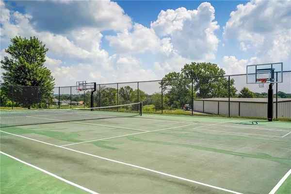 $449,950 | 807 Glenn Circle, Raymore, MO 64083