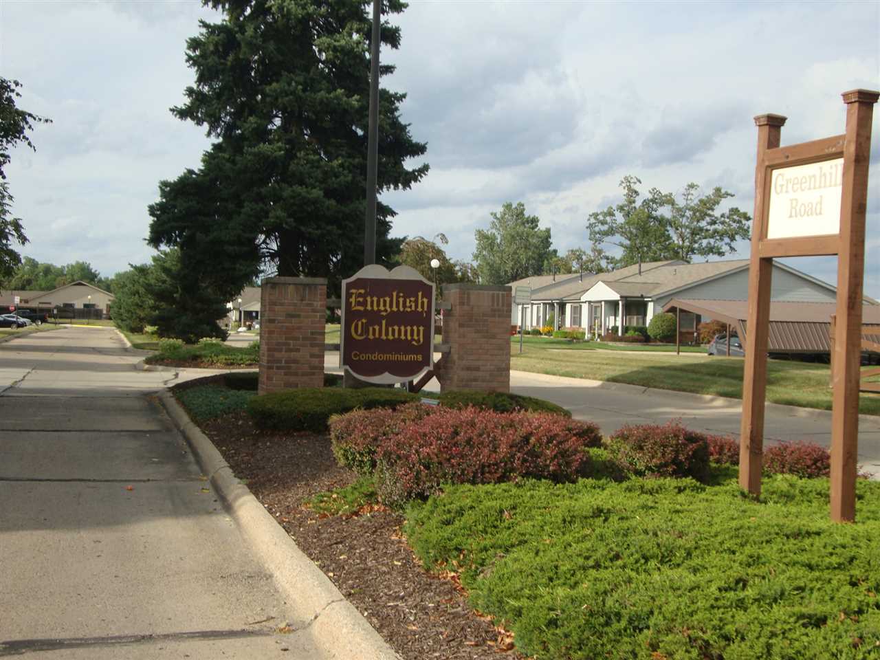 24678 Chalk Farm Road North Warren, MI 48091 - Photo 3 of 37 31391860-2.JPG