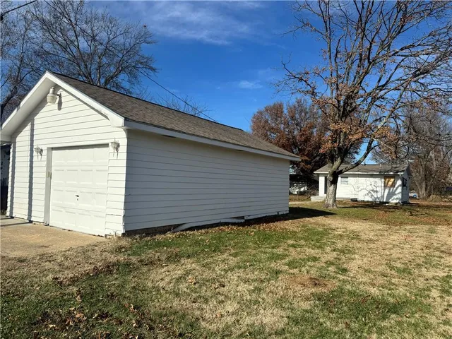 $112,500 | 321 East 7th Street, Adrian, MO 64720