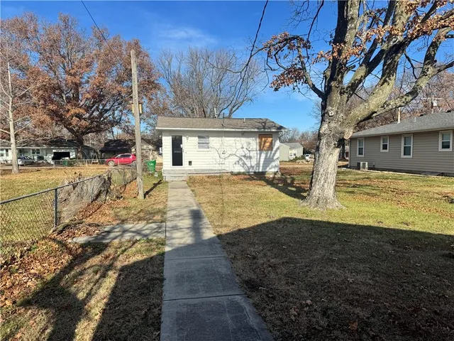 $112,500 | 321 East 7th Street, Adrian, MO 64720