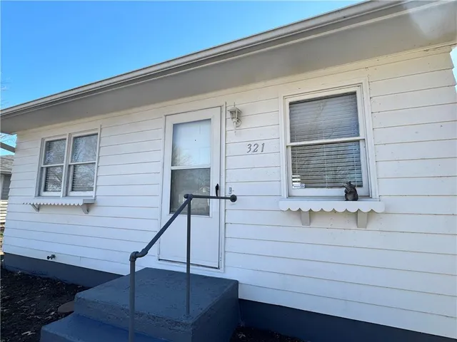 $112,500 | 321 East 7th Street, Adrian, MO 64720