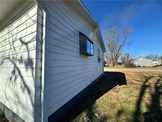 $112,500 | 321 East 7th Street, Adrian, MO 64720
