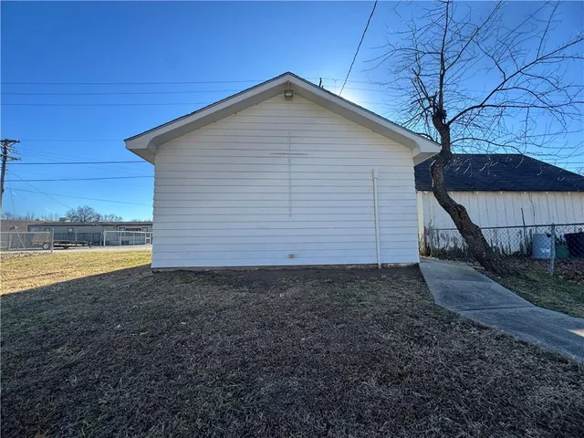 $112,500 | 321 East 7th Street, Adrian, MO 64720