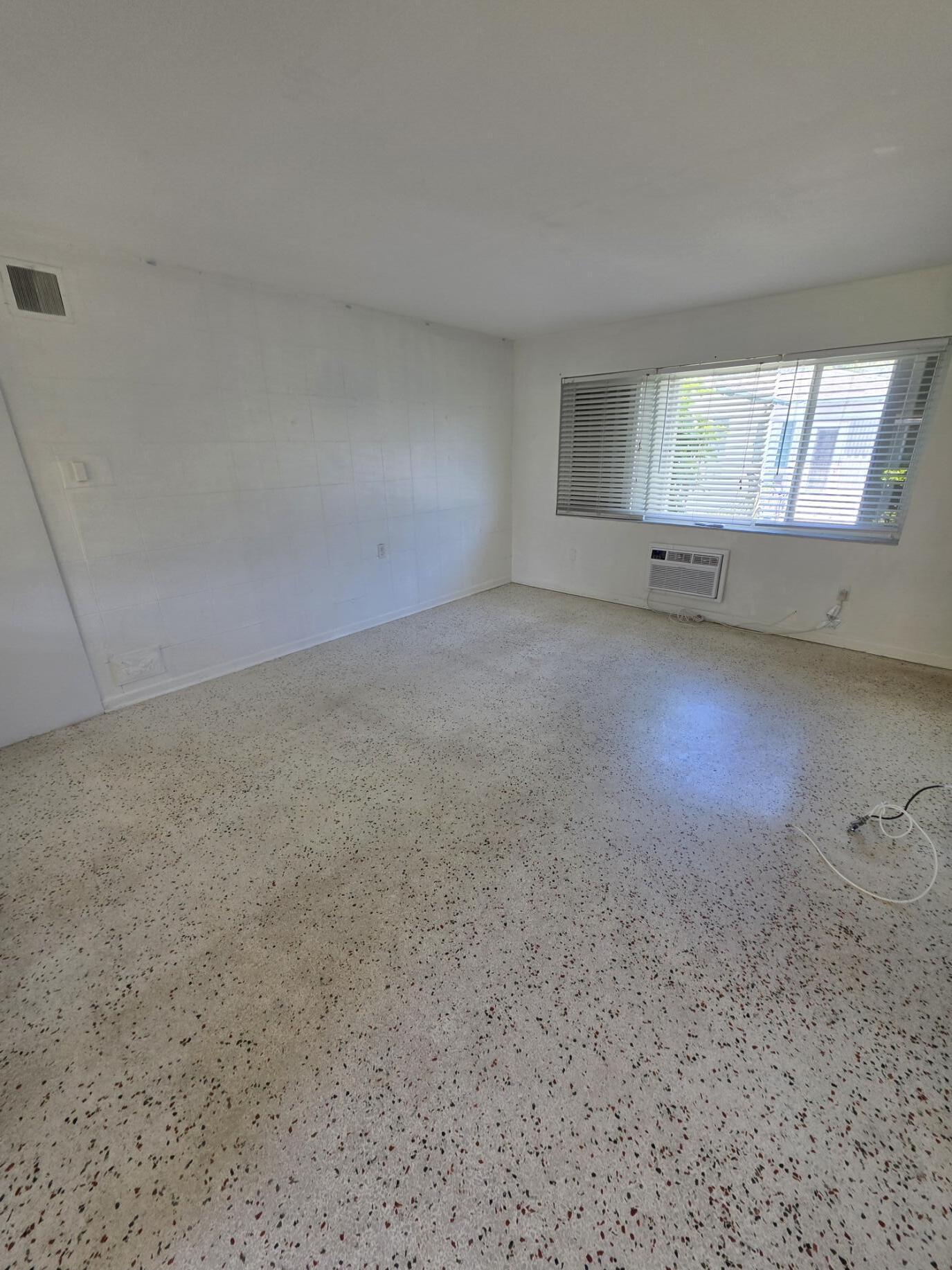 1216 Cabana Road, Unit 1A Singer Island, FL 33404 - Photo 4 of 9 20250611_112323