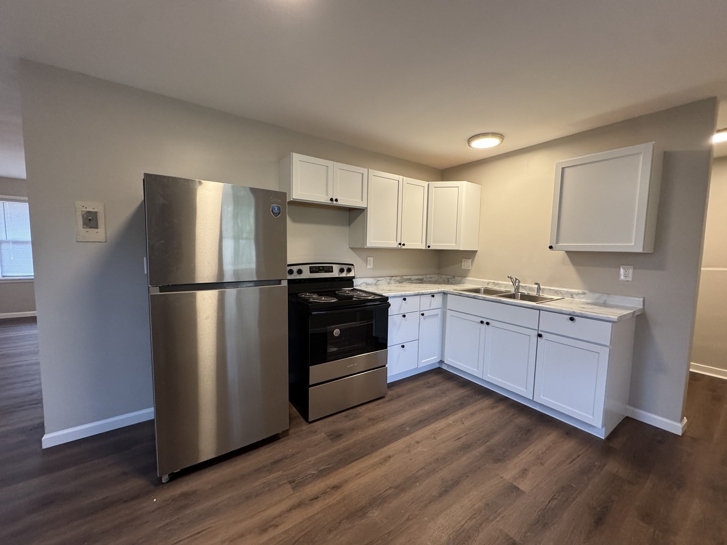 1605 Williamsburg Drive Champaign, IL 61821 - Photo 4 of 11 a kitchen with granite countertop stainless steel appliances and wooden cabinets
