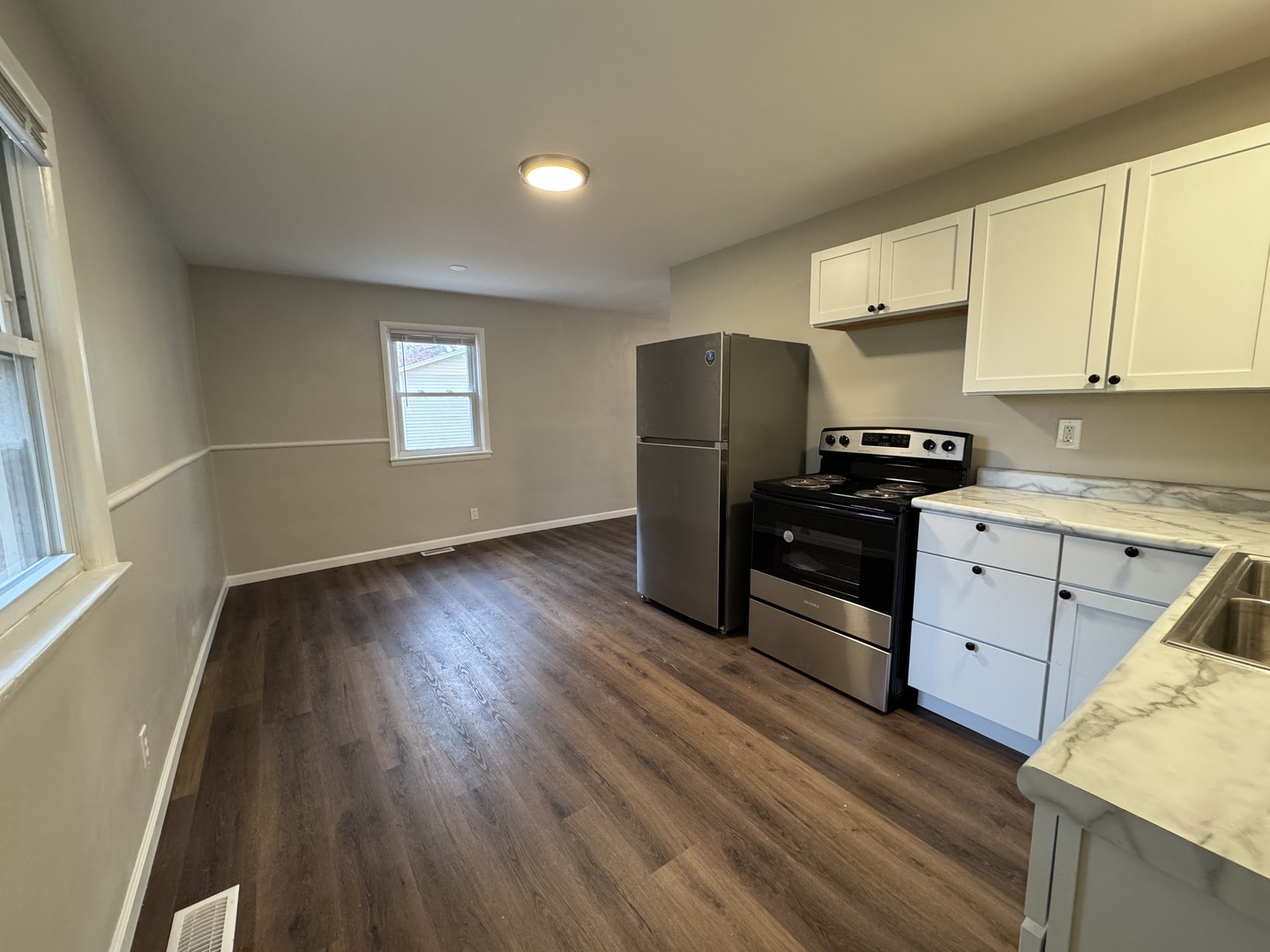 1605 Williamsburg Drive Champaign, IL 61821 - Photo 5 of 11 a kitchen with wooden floors and appliances