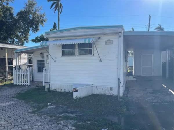 $1,700 | 8508 Southwest 16th Court, Davie, FL 33324