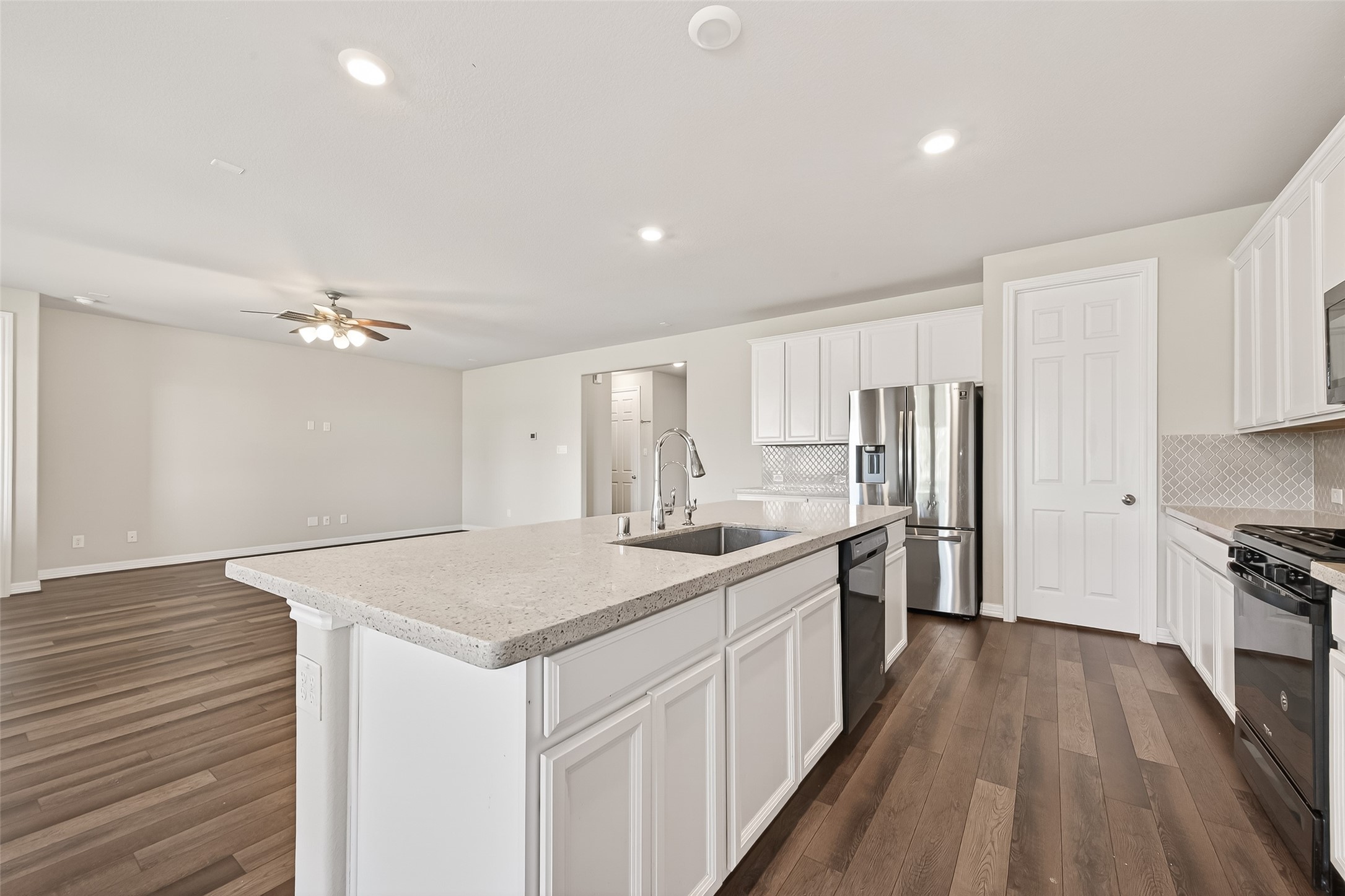 444 Round Lake Drive Rosenberg, TX 77469 - Photo 17 of 50