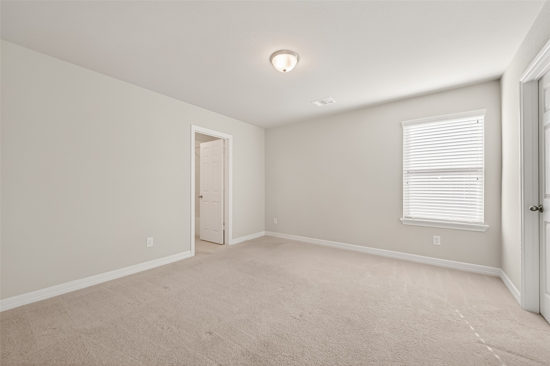 444 Round Lake Drive Rosenberg, TX 77469 - Photo 30 of 50 Upstairs bedroom 1, with private full bathroom.