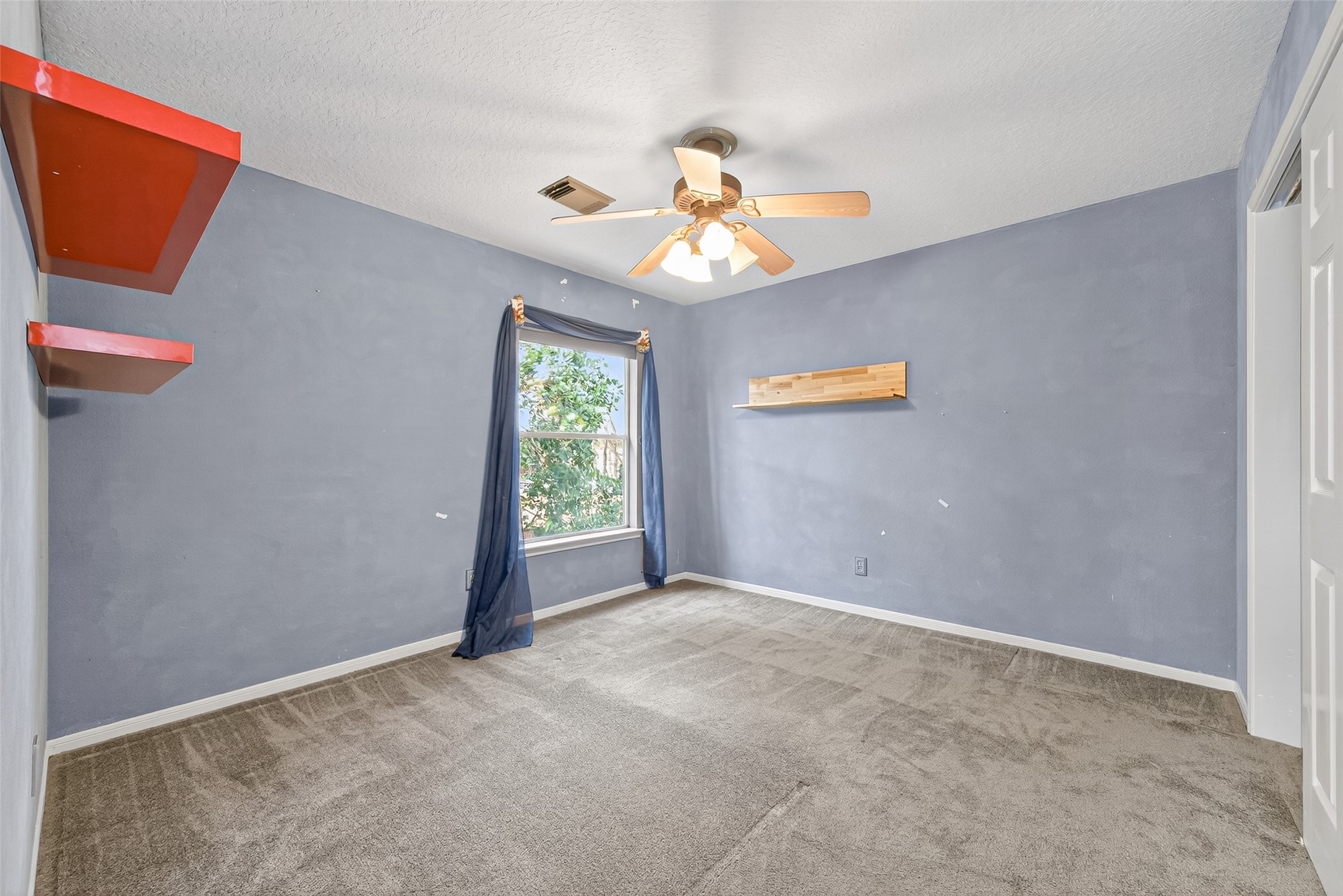19331 Timber Tree Court Humble, TX 77346 - Photo 30 of 43 an empty room with windows and fan