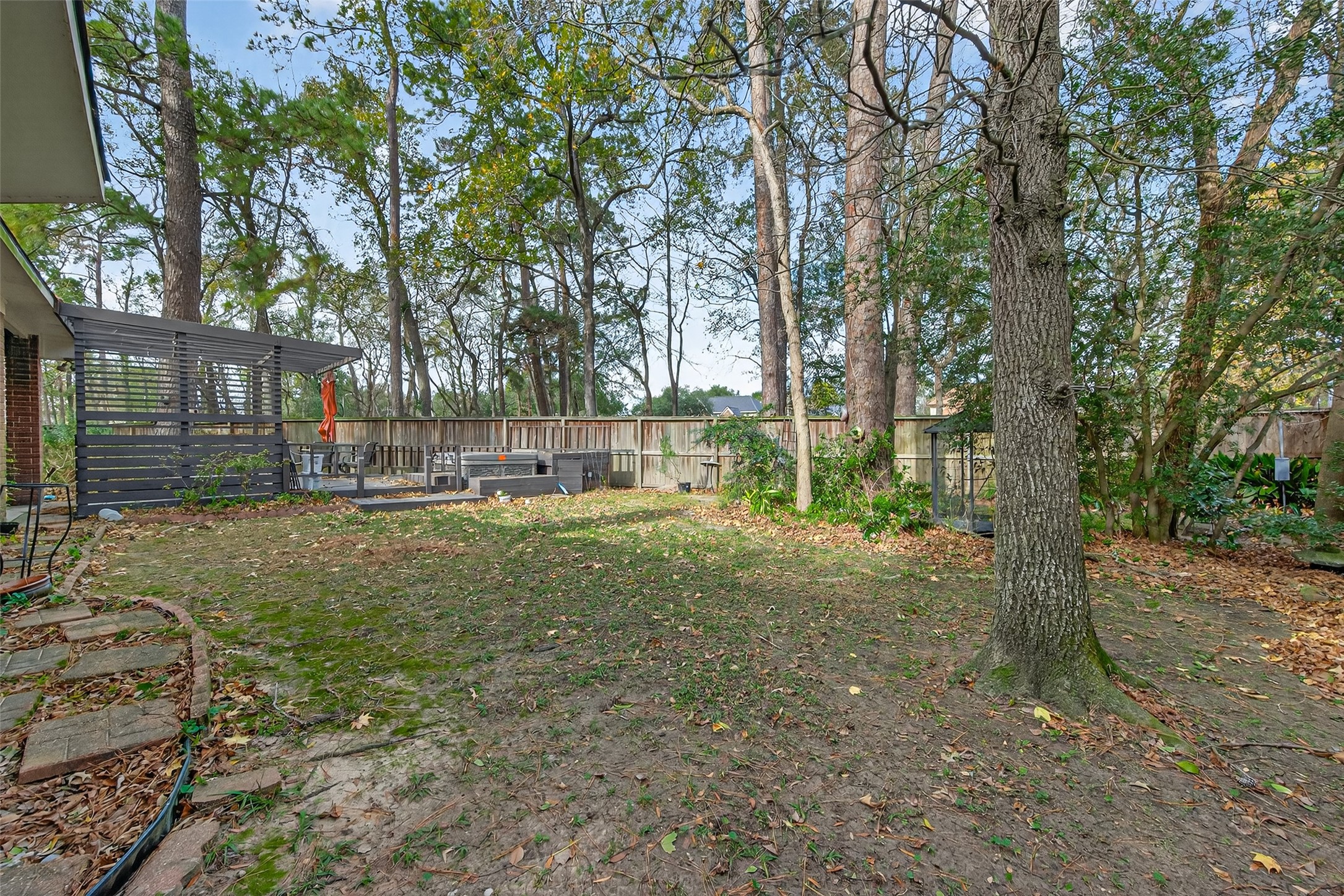 19331 Timber Tree Court Humble, TX 77346 - Photo 33 of 43 a backyard of a house with lots of green space