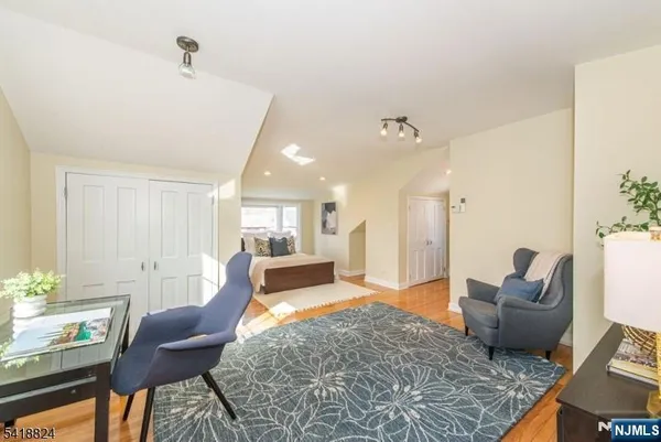 $799,000 | 20 Columbus Avenue, Montclair, NJ 07042