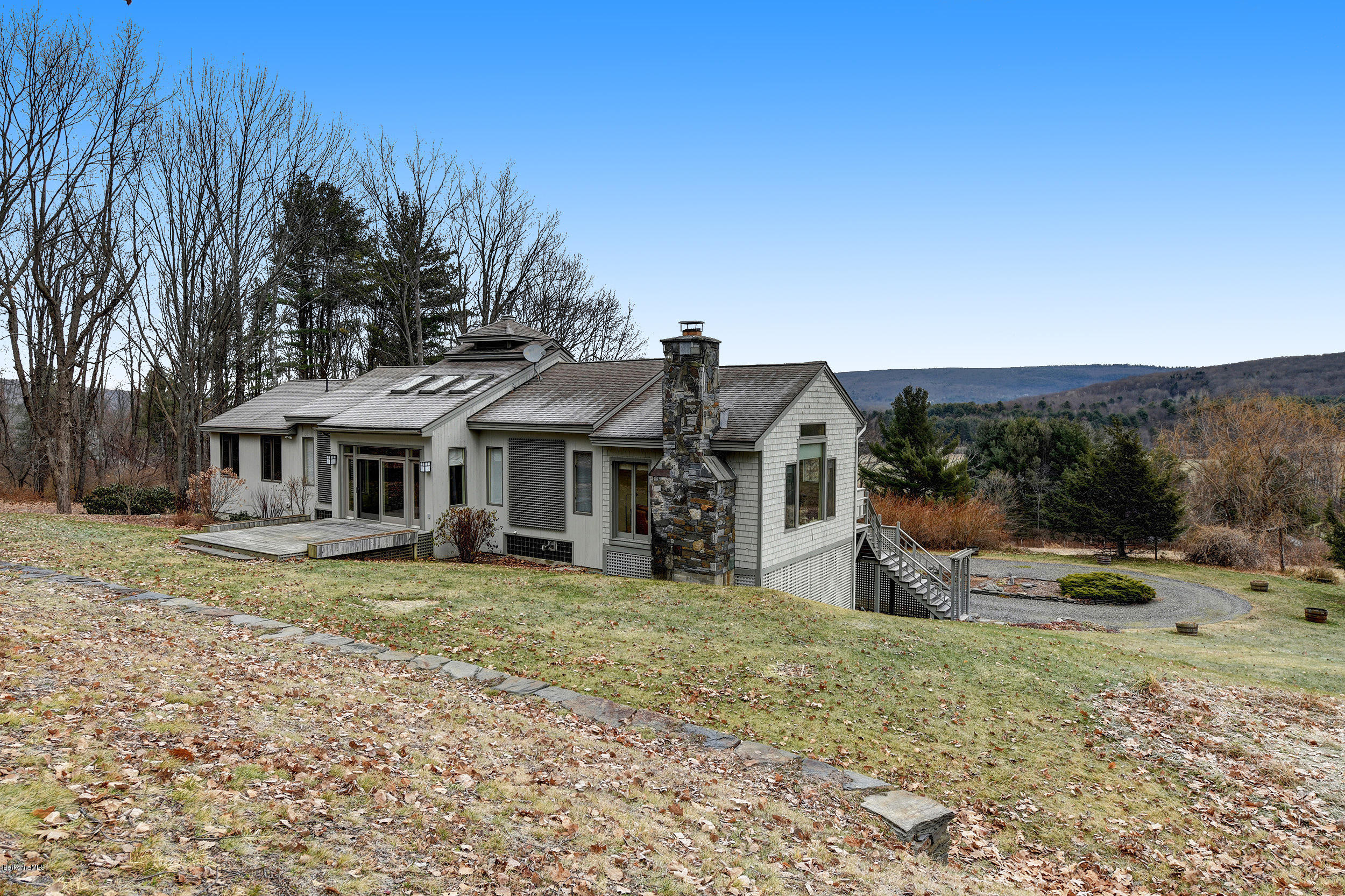 5 Woodruff Road West Stockbridge, MA 01266 - Photo 7 of 42 105