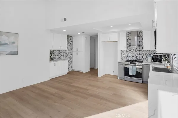 $4,900 | 11 Hunter, Irvine, CA 92620