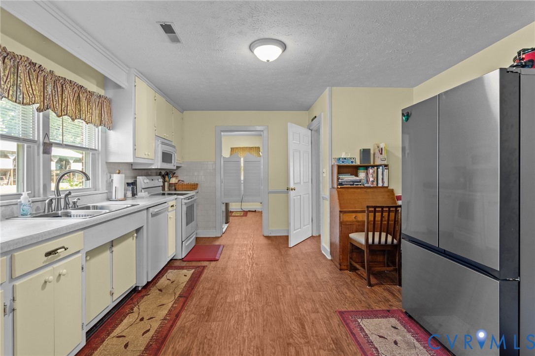 725 Transco Road Scottsville, VA 24590 - Photo 4 of 46