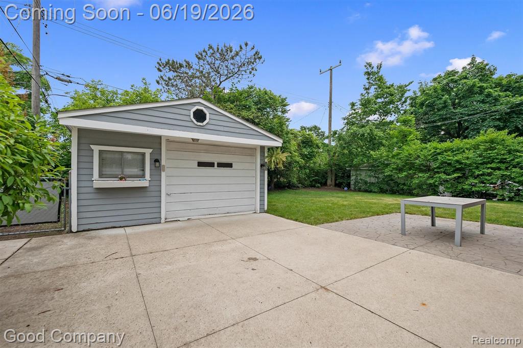 1390 Catalpa Drive Rochester, MI 48307 - Photo 16 of 21