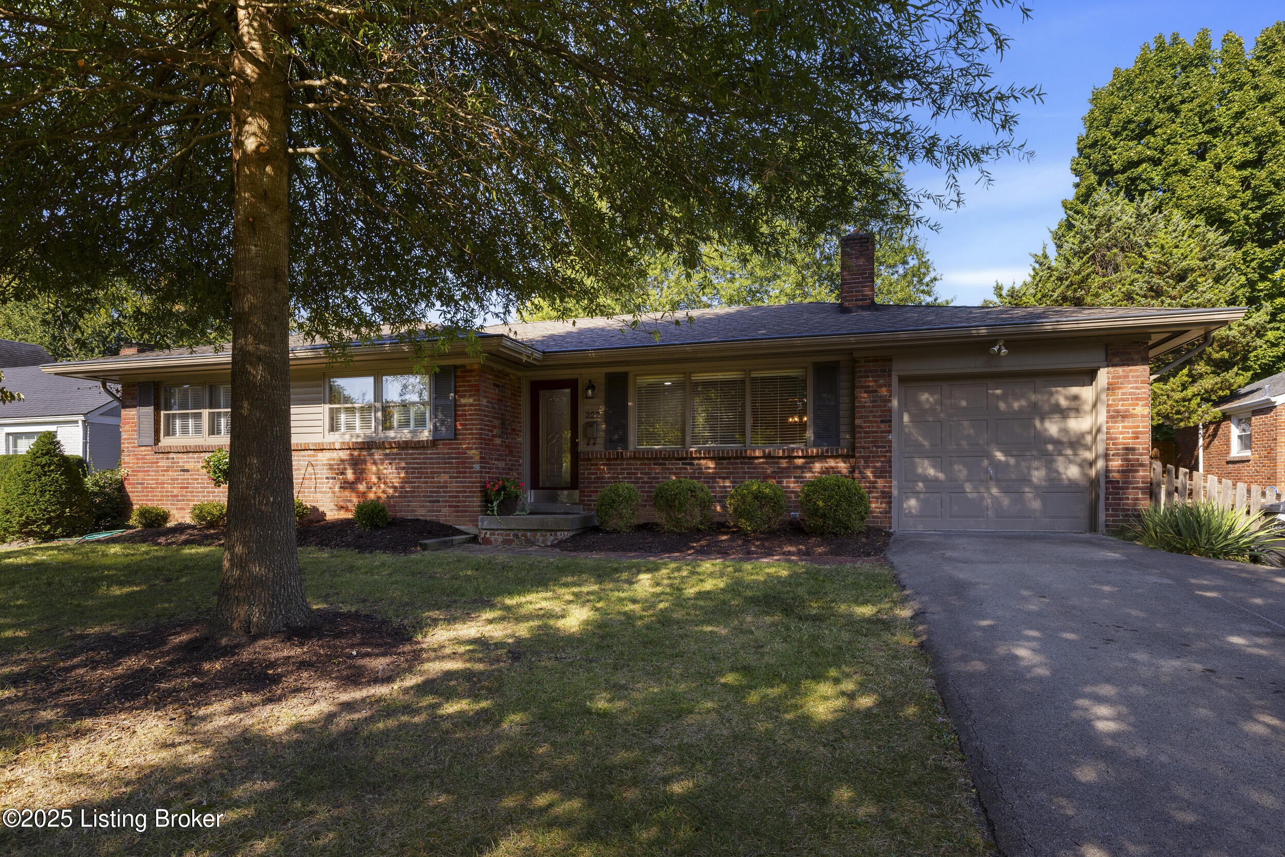 222 Brunswick Road Louisville, KY 40207 - Photo 1 of 40 3U8A7346