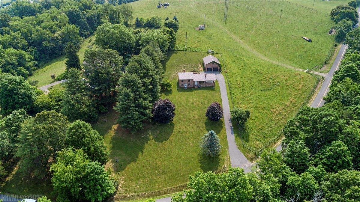 4498 Shelburne Road Radford, VA 24141 - Photo 2 of 61 Gallery Image 2