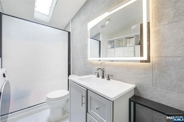 $149,999 | 190 West 24th Street, Bayonne, NJ 07002