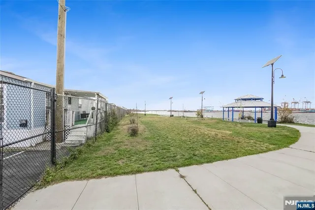 $149,999 | 190 West 24th Street, Bayonne, NJ 07002