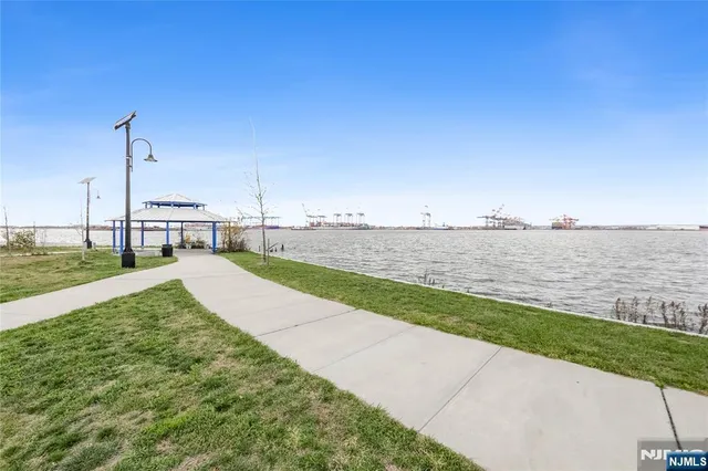 $149,999 | 190 West 24th Street, Bayonne, NJ 07002