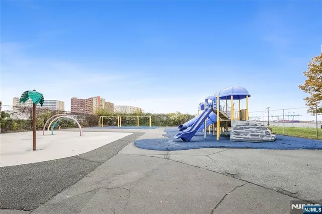 $149,999 | 190 West 24th Street, Bayonne, NJ 07002