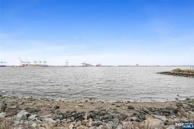 $149,999 | 190 West 24th Street, Bayonne, NJ 07002