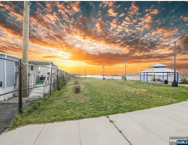 $149,999 | 190 West 24th Street, Bayonne, NJ 07002