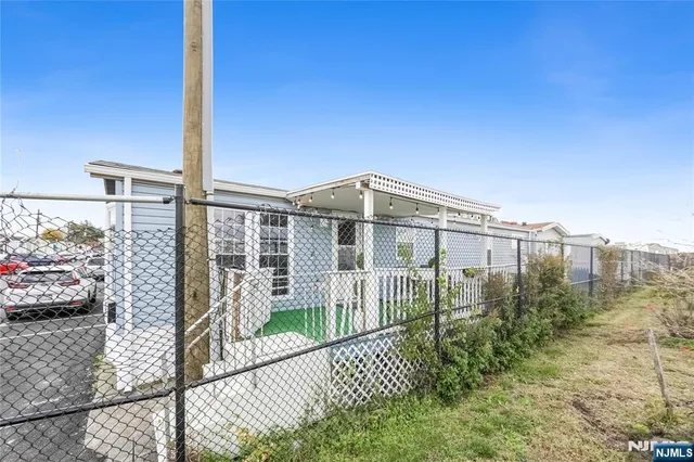 $149,999 | 190 West 24th Street, Bayonne, NJ 07002