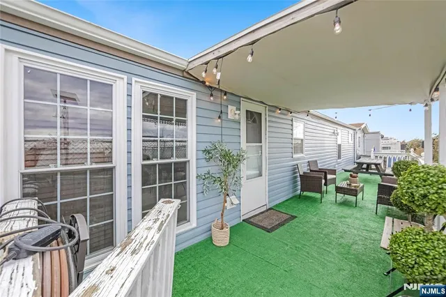 $149,999 | 190 West 24th Street, Bayonne, NJ 07002