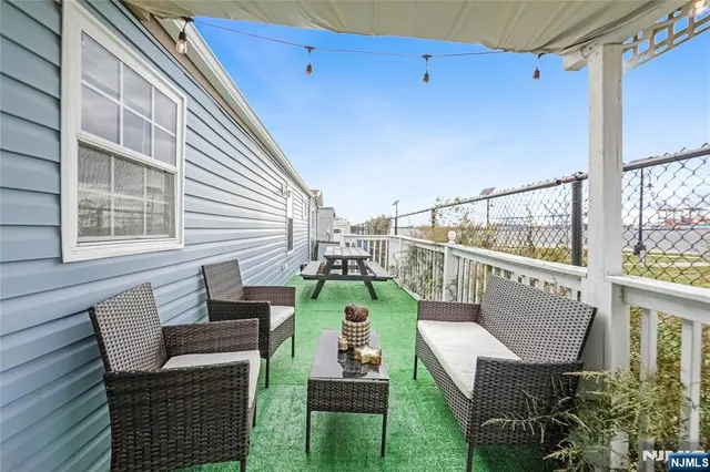 $149,999 | 190 West 24th Street, Bayonne, NJ 07002