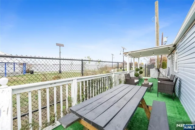 $149,999 | 190 West 24th Street, Bayonne, NJ 07002