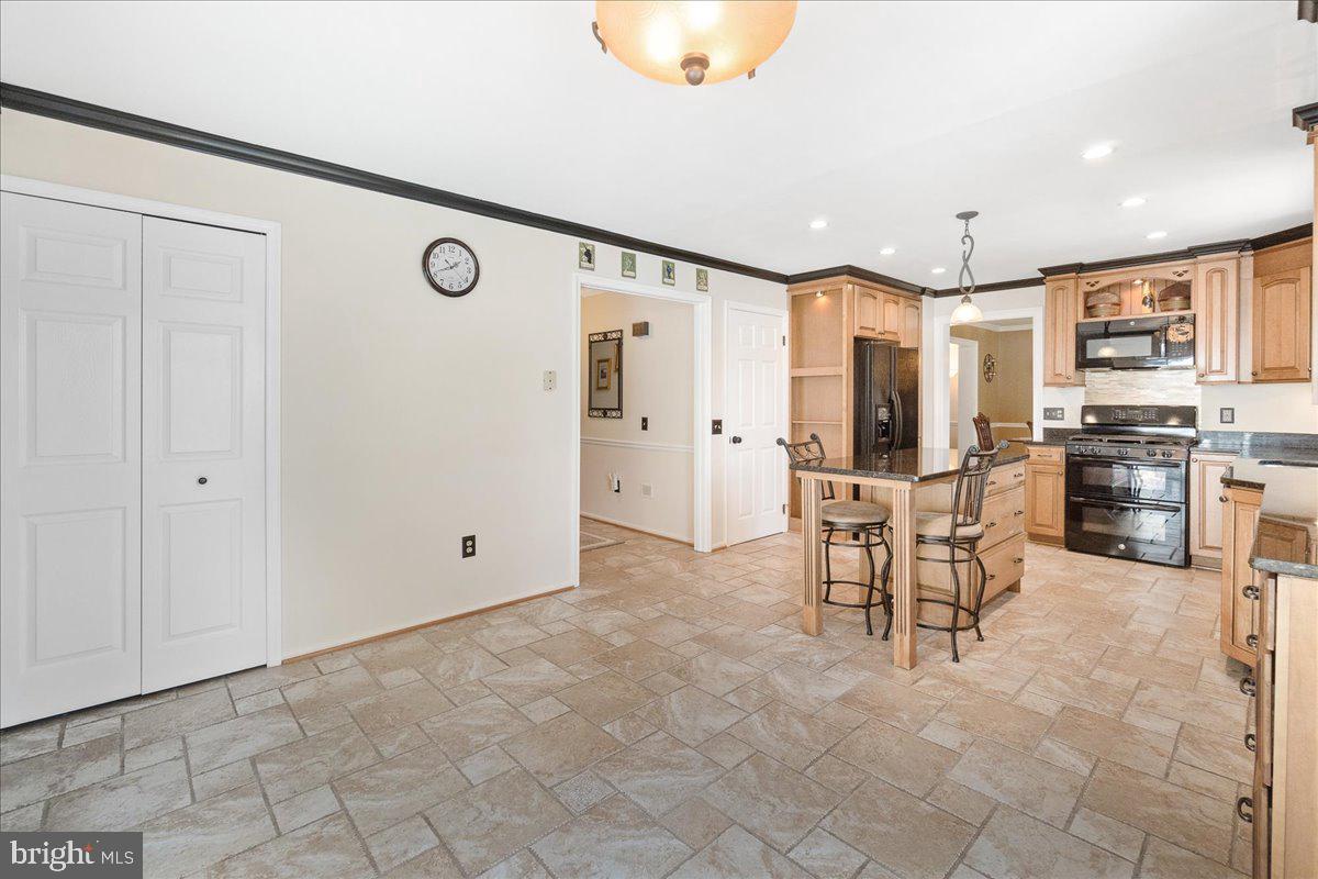 11925 Riding Loop Terrace North Potomac, MD 20878 - Photo 18 of 54 Plenty of Room for table