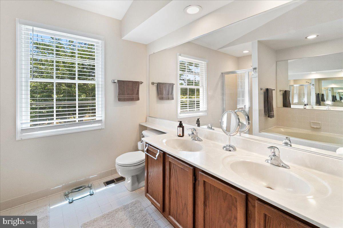 11925 Riding Loop Terrace North Potomac, MD 20878 - Photo 26 of 54 Primary Bath