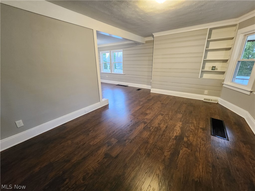 1238 Webb Road Lakewood, OH 44107 - Photo 11 of 33