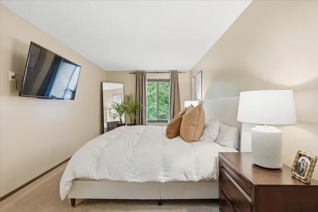 $260,000 | 3640 Independence Avenue South, Unit 61, St. Louis Park, MN 55426