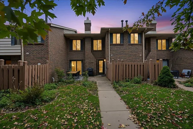 $260,000 | 3640 Independence Avenue South, Unit 61, St. Louis Park, MN 55426