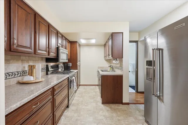 $260,000 | 3640 Independence Avenue South, Unit 61, St. Louis Park, MN 55426