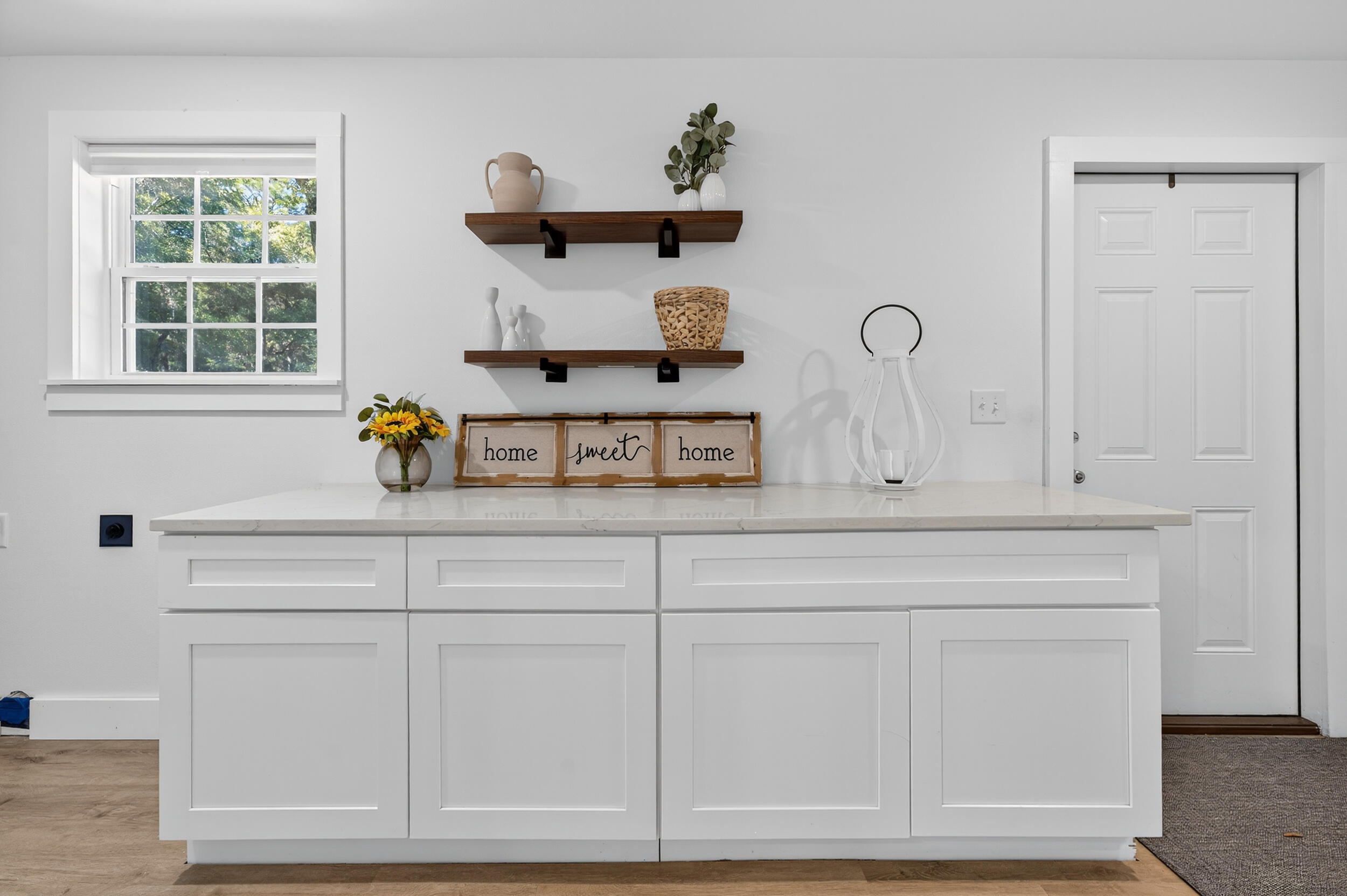 4734 Haybarn Road Holt, FL 32564 - Photo 20 of 54 a view of table and chair