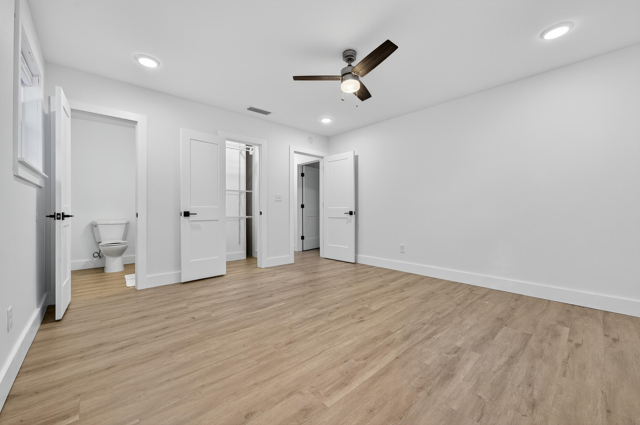 4734 Haybarn Road Holt, FL 32564 - Photo 26 of 54 Primary Bath