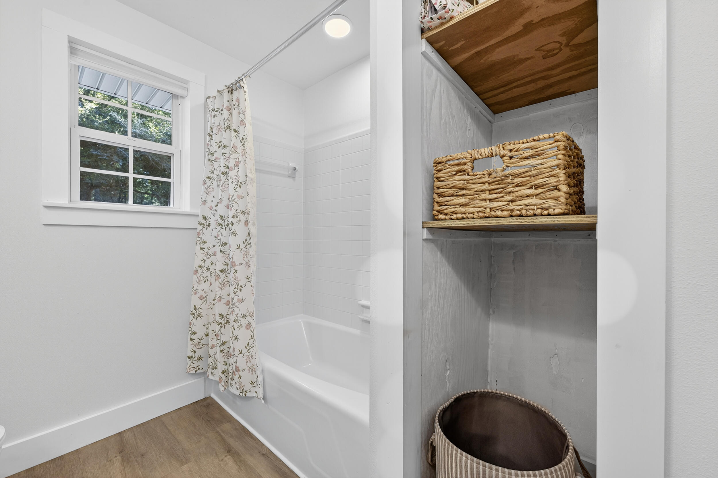 4734 Haybarn Road Holt, FL 32564 - Photo 35 of 54 a bathroom with a bathtub and shower