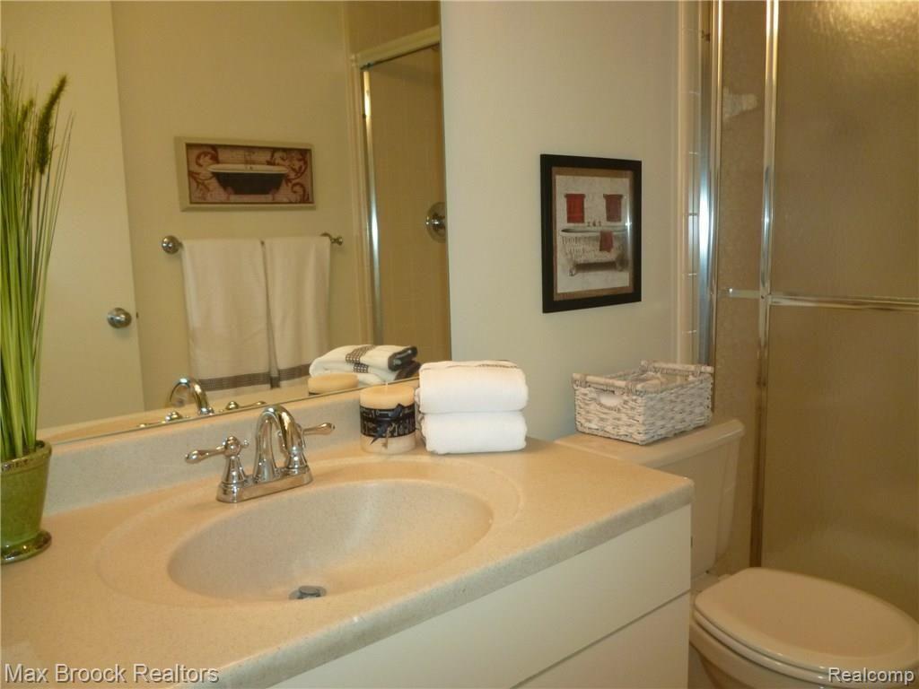 698 Charing Court Rochester Hills, MI 48307 - Photo 22 of 28