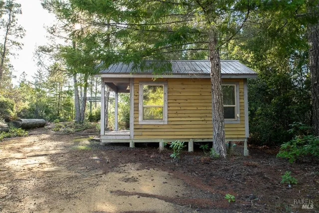 $1,299,000 | 40695 Roseman Creek Road, Gualala, CA 95445