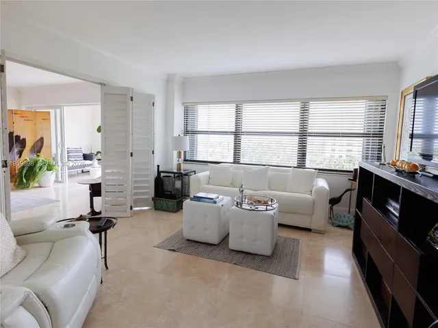 $850,000 | 550 Ocean Drive, Unit 8B, Key Biscayne, FL 33149